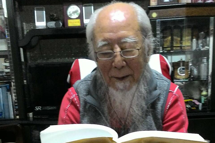 即便已88歲高齡，丁爸爸仍堅持學習。