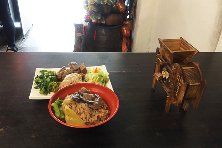 台中福智學員黃鳳緞為客人準備的餐點，飽含著她滿滿的關懷與愛心