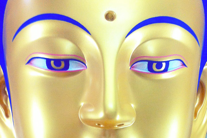 莊海標於過年期間，一個人靜靜地工作三、四天，終於完成菩薩的眼睛。