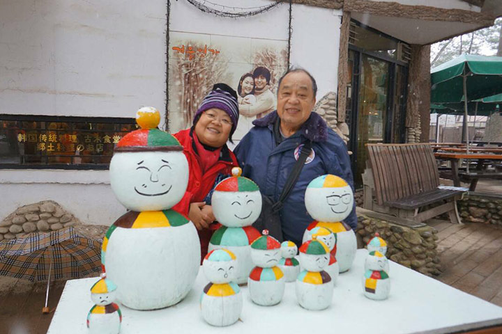 本文作者（左）和她的父親。