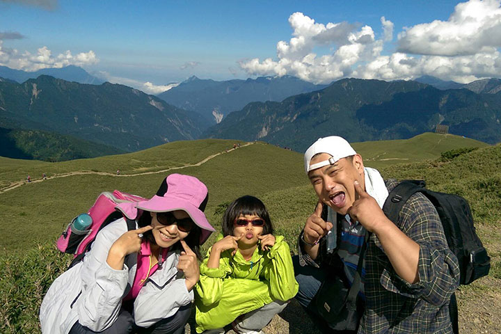 透過家族的登山活動，林朋達（右）發現了存在身邊、最真實的寶物。