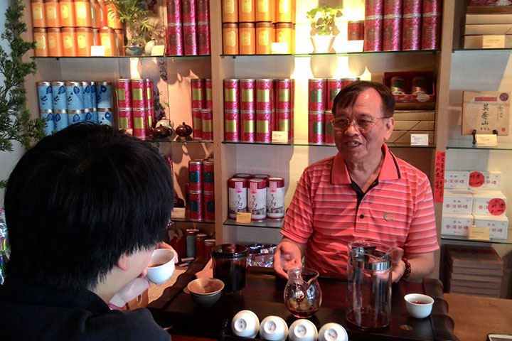 61歲學焙茶，高金瑞的焙茶師之路，起步慢，但是走得很快樂，他說：「不會，就學啊！」。