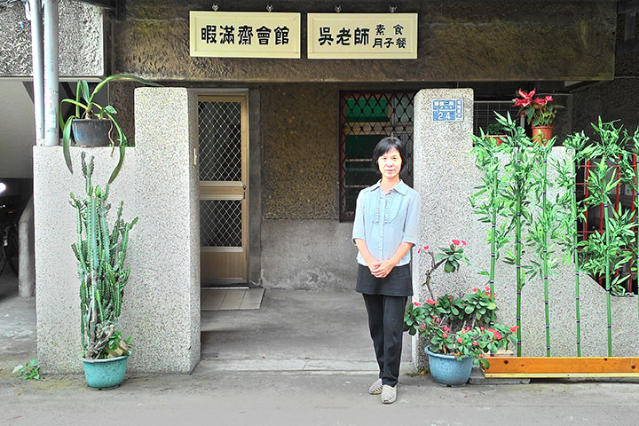 想到「當我們迎接一個新生命時，為何要殺掉另一個、甚至更多生命呢？」吳麗寬十餘年來，堅持為產婦提供「素食月子餐」。