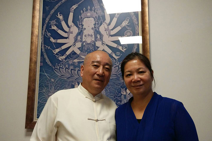 林淑娟（右）與先生（左）