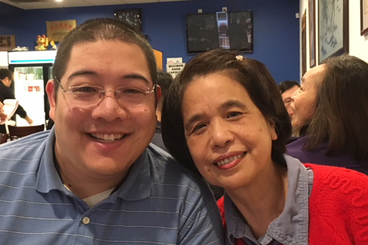 美國北加福智學員鄭健喬（右）與兒子Richard（左）