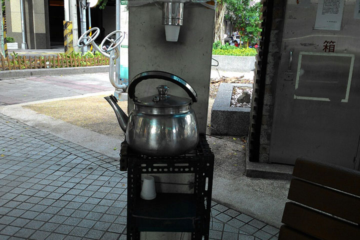 公園角落裡的小小茶壺，卻有著濃濃的人情味。