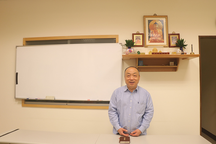 本文作者的先生和他們開設的教室。